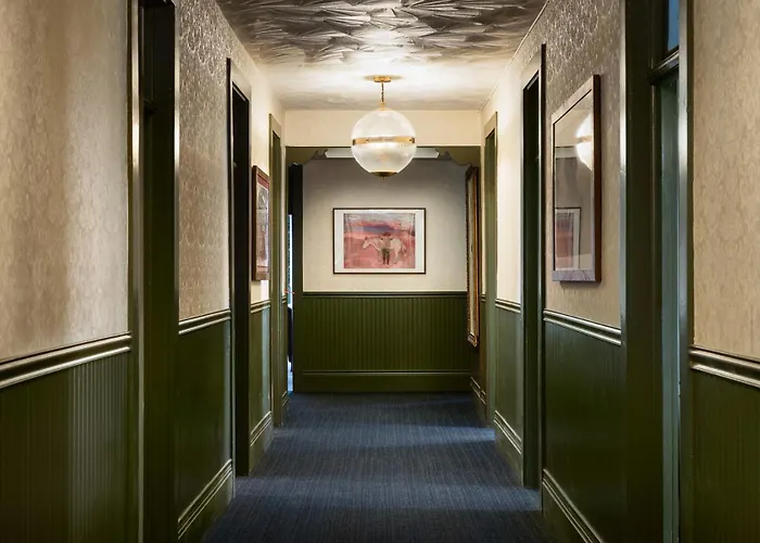 St. Elmo Hotel